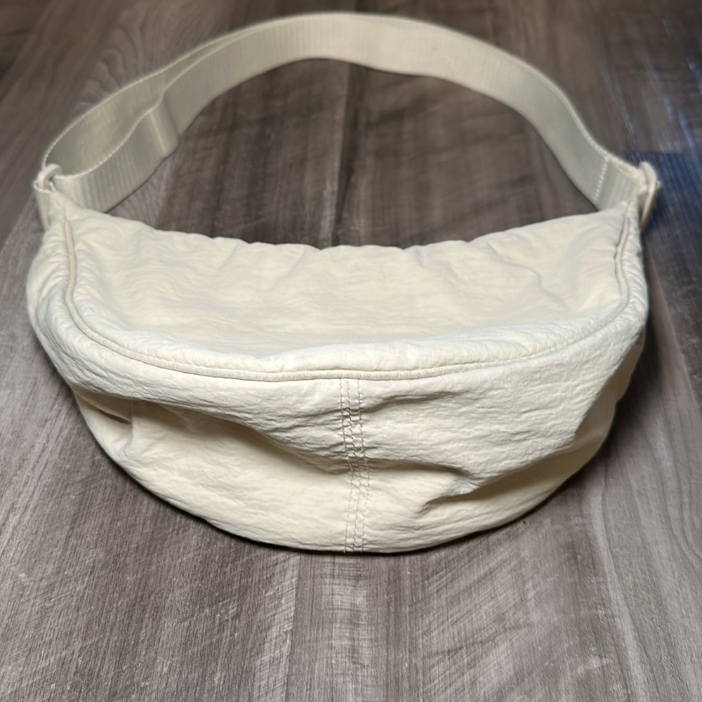 Uniqlo Small Nylon Cream Shoulder Bag - Picture 3 of 7